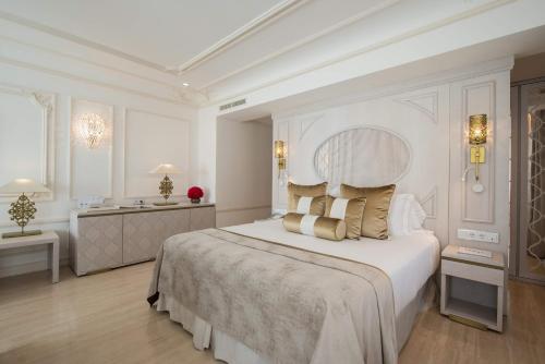 Deluxe Triple Room with Sea View