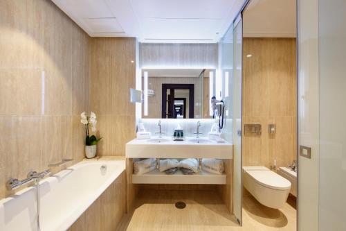Deluxe Double Room with Sea View (2 Adults + 1 Child)