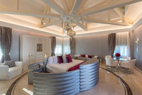 Crown Suite