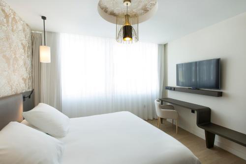 Deluxe Queen Room
