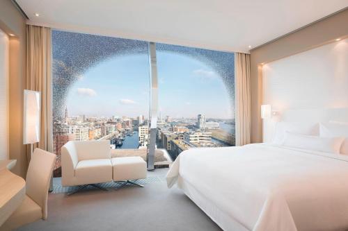 Premium City, Guest room, 1 King, Hafencity/Water view, Skyline view