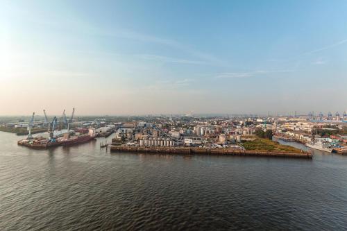 Owner Suite, Presidential Suite, 1 King, City/Elbe view
