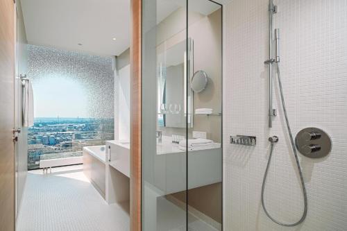 Horizon Suite, Suite, 1 King, City/Elbe view, Skyline view
