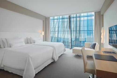 Classic Elbphilharmonie, Guest room, 2 Queen, Atrium view