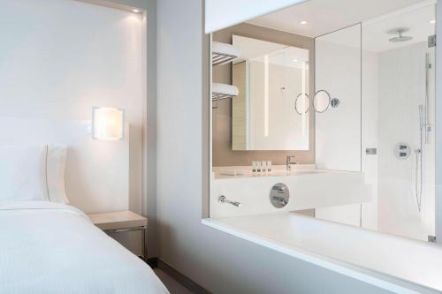 Classic Elbphilharmonie, Guest room, 2 Queen, Atrium view
