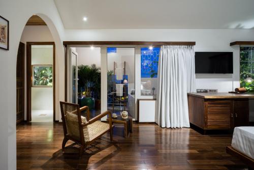Dong Khoi Balcony Double Room