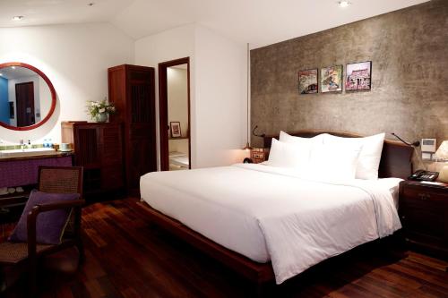 Saigon Balcony Double Room