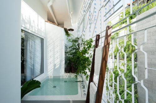 Dong Khoi Balcony Twin Room