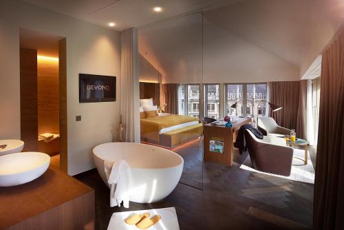 Suite with view
