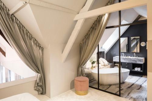 Superior Deluxe Suite