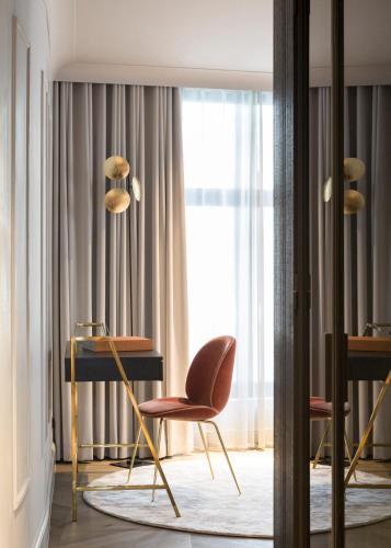 Executive Suite - Seven