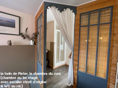 Twin Room with Shower