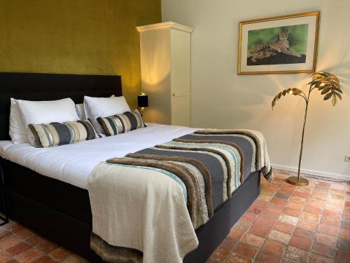 Suite with Whirlpool