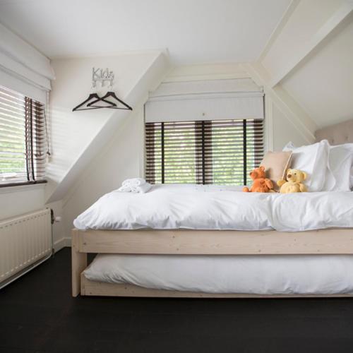 Single Room with Shared Toilet