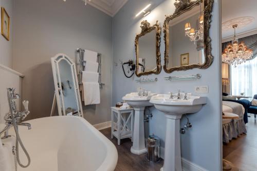 Premium Luxe Suite