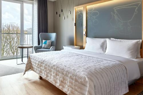 Deluxe Room, partial Alster view