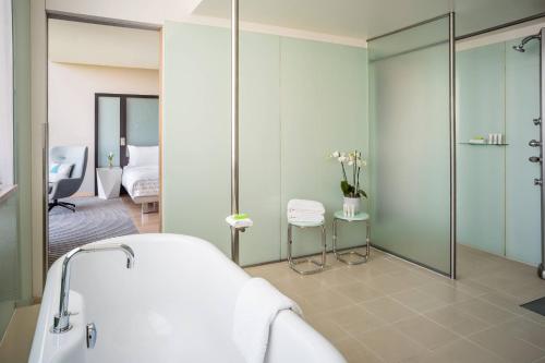 Panorama Suite, Bi-level Suite, Alster view