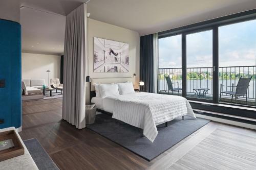 Prestige Lake Suite, 1 Bedroom Suite, Alster view