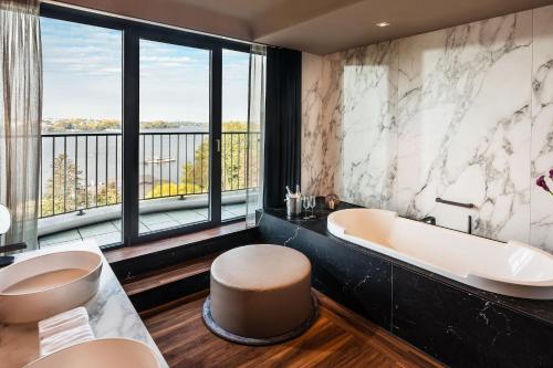 Prestige Lake Suite, 1 Bedroom Suite, Alster view
