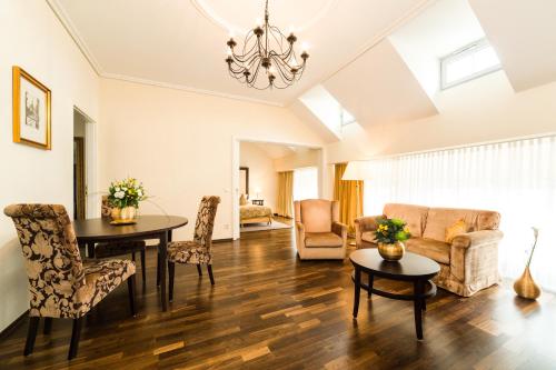 One Bedroom Apartment
