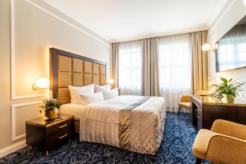 Premium Double Room with View to Frauenkirche