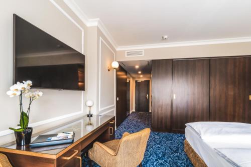 Premium Double Room with View to Frauenkirche