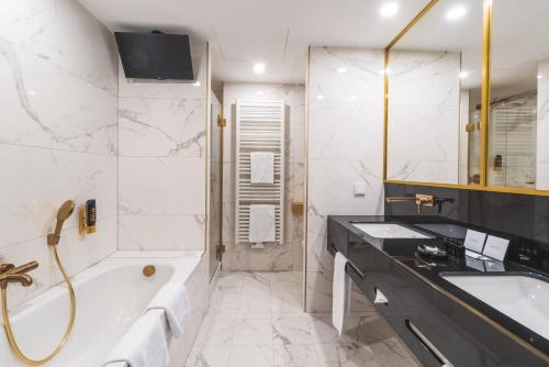 Premium Suite with View