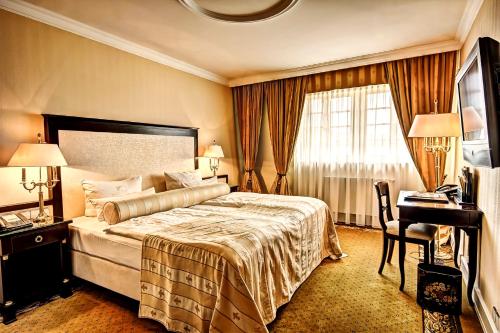 Executive Double Room with View to Frauenkirche
