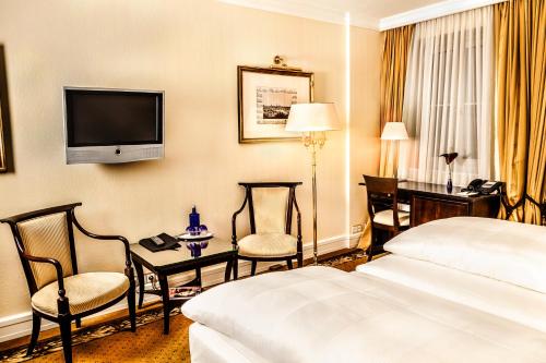 Executive Double Room with View to Frauenkirche