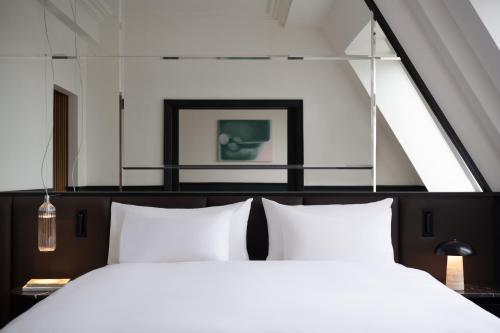 Almanac X Suite with Castle view