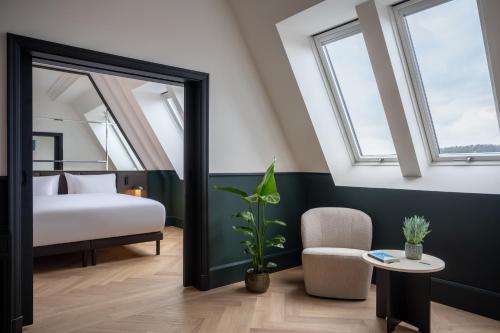 Almanac X Suite with Castle view