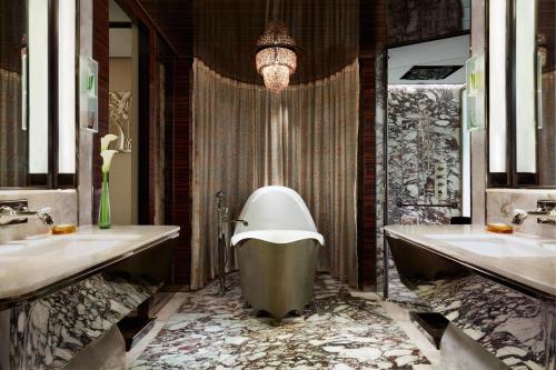 Premium Bund View Suite