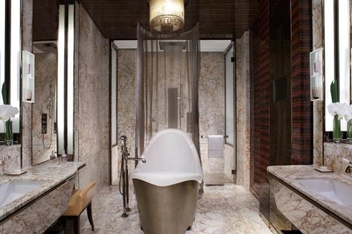 Carlton Suite, Club lounge access, 1 Bedroom Suite, 1 King