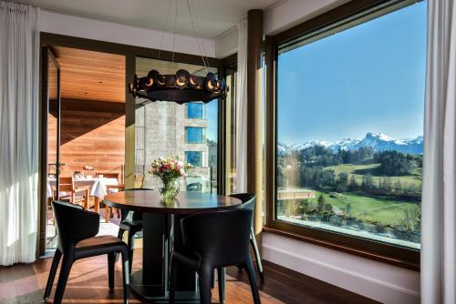 Contemporary Lake View Spa Suite