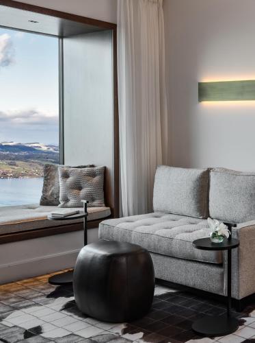 Contemporary Lake View Bay Suite