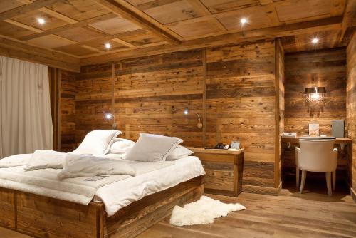 Luxury Suite (2 Adults)