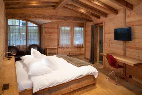 Luxury Suite (6 Adults)