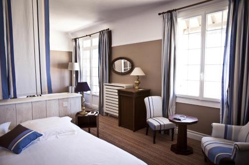 Suite with Sea View (4 Adults)