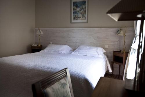 Corner Triple Room With Sea View And Balcony