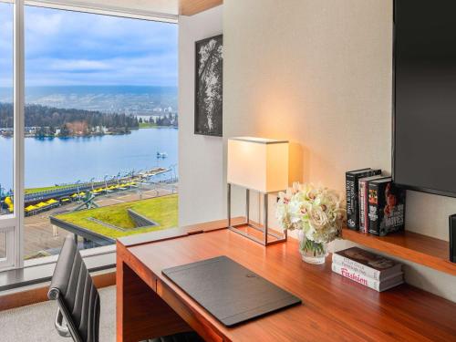 Signature Harbor Room