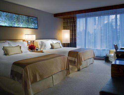 Deluxe Pool View Room