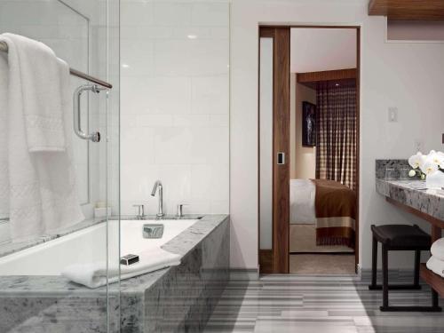 Signature Harbor and Mountain View Room