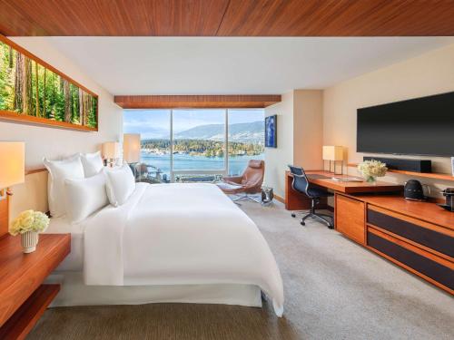 Gold Corner Harbor Suite