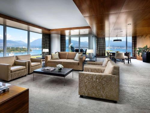 Gold Corner Harbor Suite