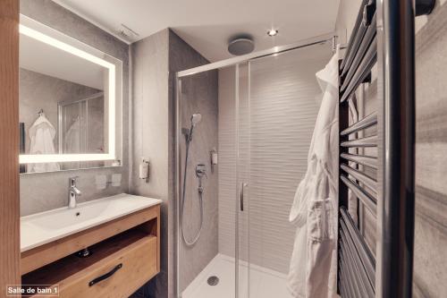 EMILOU - Three-Bedroom Apartment