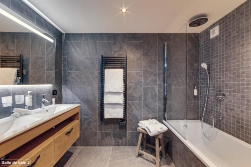 EMILOU - Three-Bedroom Apartment