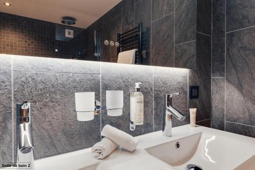 EMILOU - Three-Bedroom Apartment