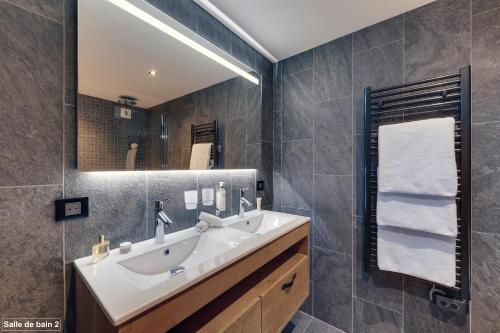 EMILOU - Three-Bedroom Apartment