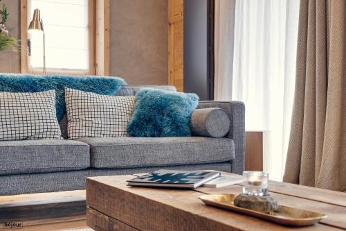 EMILOU - Three-Bedroom Apartment