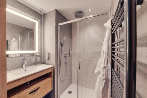 SNEGA - Three-Bedroom Apartment